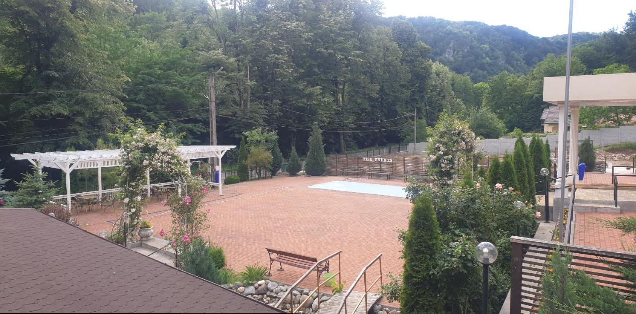 Vila Tisa Tismana Dış mekan fotoğraf